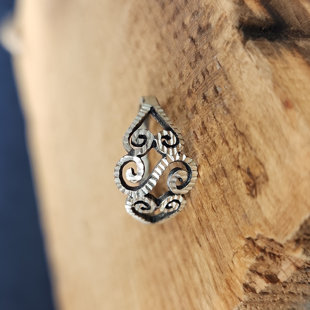 Vintage Sterling Silver Scrollwork Etched Ring Size 8‎